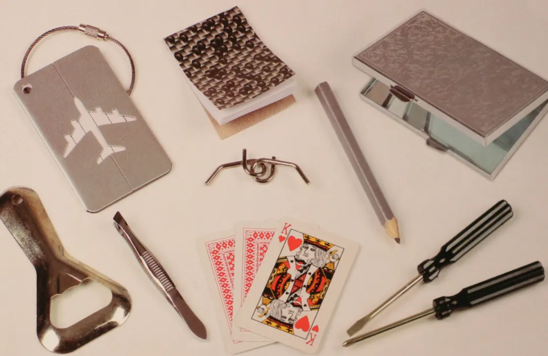 The Christmas Shop Box Of 6 Premium Christmas Crackers| Crackers